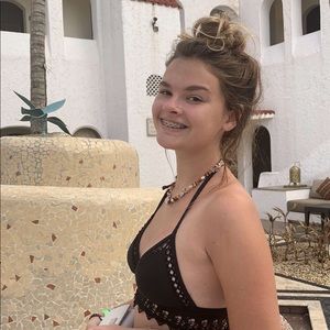 Meet your Posher, Ava